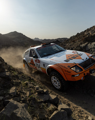Rajd Dakar 2026: Trudny pierwszy etap i kłopoty Polaków w Dakar Classic